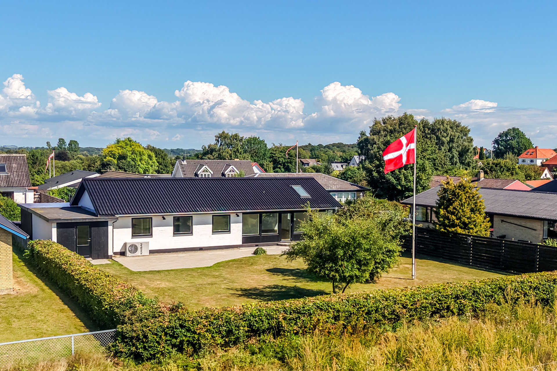 Drømmer I om et indflytningsklart hjem med charme og en beliggenhed ud over det sædvanlige?